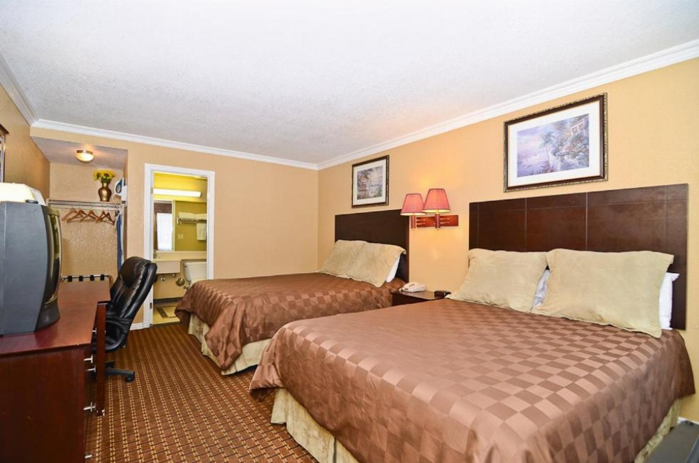 Santa Clarita Motel - Near six Flags Magic Mountain - Valencia
